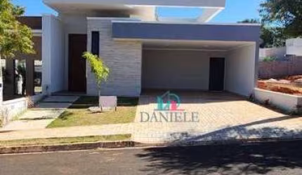 Casa térrea com 3 dormitórios localizada no condomínio Reserva do Campo