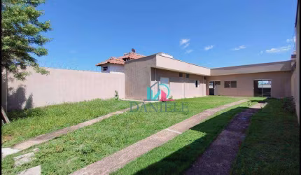 Casa térrea com 2 suítes localizada no bairro Morumbi.