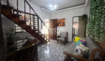 ' OPORTUNIDADE ' Casa com 04 Dormitórios para locação, 140 m² Por R$3.200 - Jardim Maria Augusta - Taubaté - SP