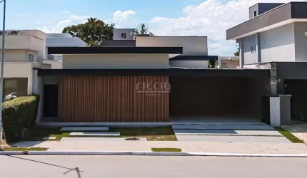 Casa térrea Pronta para Morar no Cond. Jardim do Golfe 3 - 3 SUÍTES com 300 m² útil e 450 m² de terreno