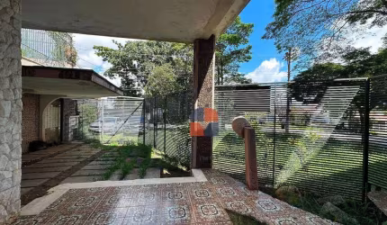 Casa com excelente potencial para reforma e ampliação.