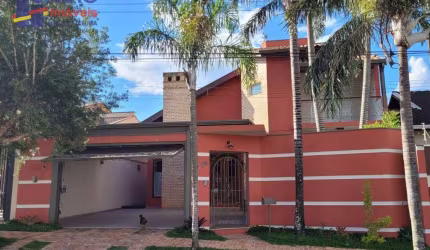 Excelente Sobrado com 03 suítes (sendo 01 no piso inferior), armários em todos os cômodos, espaço gourmet e piscina