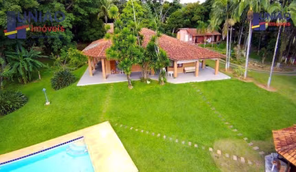 Chácara com 5.000m² em Indaiatuba, com casa principal com 04 dormitórios e casa de caseiro, rodeado por muita área verde.