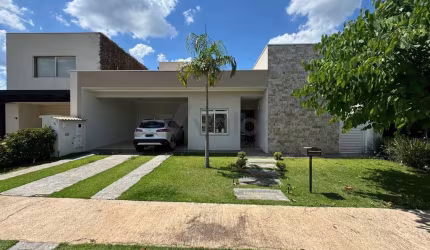 Casa em condomínio fechado com 3 quartos para alugar na Rua Sérgio Bortolotto, 100, Loteamento Parque dos Alecrins, Campinas, 185 m2 por R$ 8.000