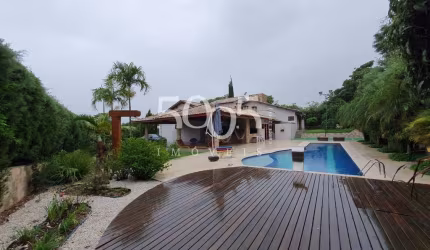 Casa para locação no condomínio Haras Paineiras em Salto com 465m² de Área construída em 1715² área total, com 4 suítes