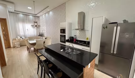 Casa Espaçosa e Moderna em Terreno de 200m²
