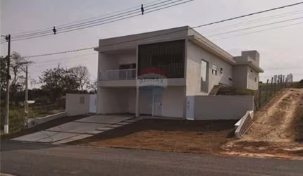 Deslumbre-se: Casa de Luxo em Araçoiaba!