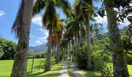 Sitio ao Lado do Hotel Le Canton