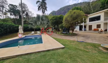Casa à venda no bairro Itaipava - Petrópolis/RJ