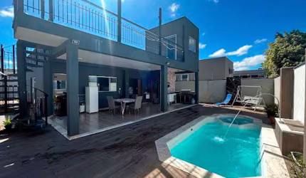 Casa à Venda em Jardim Murayma - 3 Suítes, 194m² por R$730k