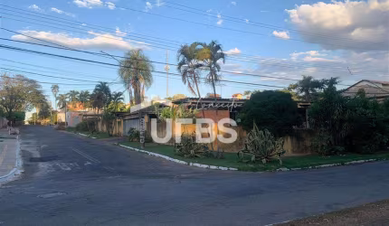 Casa de Rua - Casa 7 quartos, sendo 3 suítes