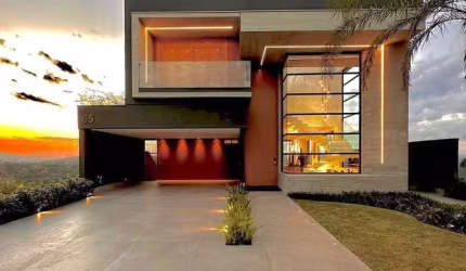 Luxuosa Casa no Condomínio Gênesis II - 490m² de Terreno com Vista p/ Mata.