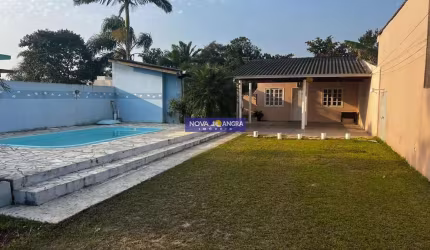 Residencia com Piscina