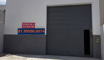 Galpão 200m² em Maurício de Nassau, Caruaru-PE, com Estacionamento na frente, lageado