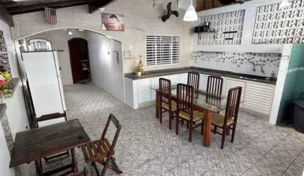 Vendo Uma Casa com 3 Quartos na Regiao Vila Madalena Por 460 Mil.