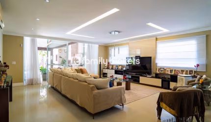 ALPHAVILLE: - LUXUOSA CASA COM 5 SUÍTES + DEPENDÊNCIA | 4 VAGAS | SOL DA MANHÃ