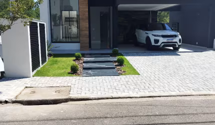 Linda casa nova com piscina e espaço gourmet 3 suítes