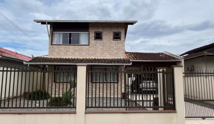 Lindo Sobrado com amplo  terreno