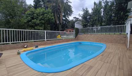 CASA COM PISCINA
