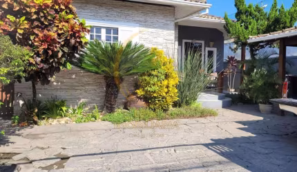 Casa para Venda em Niterói, Maravista, 2 dormitórios, 1 suíte, 2 banheiros, 3 vagas