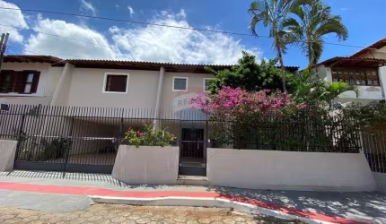 ALUGA-SE CASA TOTALMENTE MOBILIADA NO BAIRRO MATA DA PRAIA – VITÓRIA/ES