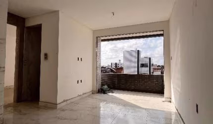 Prédio com elevador e lazer na cobertura