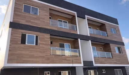 Apartamento Novo de 2/4 com Varanda!