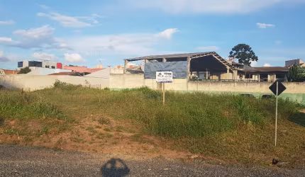 Terreno esquina com recuo zero até dois pavimentos