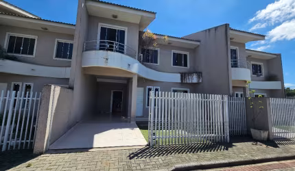 'O Seu Lar Perfeito Aguarda! Sobrado Residencial em Localização Privilegiada!' pra você!
