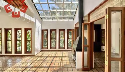 MARAVILHOSO SOBRADO DISPONÍVEL PARA VENDA E/OU LOCAÇÃO - Jardim Três Marias - Taboão da Serra/SP