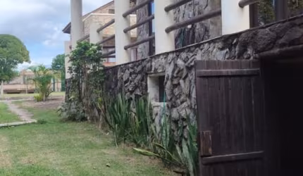 Casa no condomínio xurupita