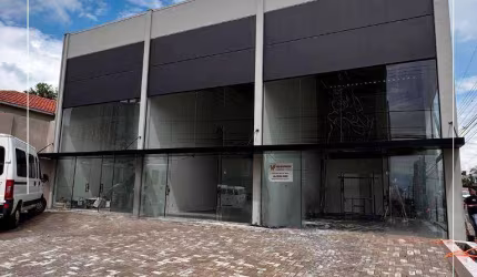 Sala Comercial Nova na Esquina da Igreja Matriz