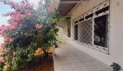 Oportunidade casa 03 dormitórios sendo um suite em Barreiros