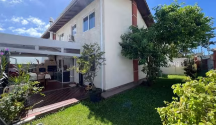 Apartamento com amplo garden 02 dormtórios 02 vagas - Ipiranga São jose SC