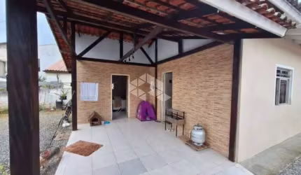 CASA COM 03 DORMITÓRIOS/QUARTOS NO BAIRRO BARRA DO ARIRIU -  PALHOÇA A VENDA POR R$ 320.000,00