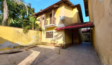 CASA À VENDA 3 DOMITÓRIOS, 3 BANHEIROS, 3 VAGAS, 145 m² POR R$ 980.000,00