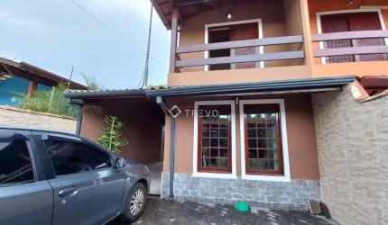 CASA A 50 METROS DA PRAIA À VENDA 3 DORM, 4 WC, 2 VAGAS POR R$ 910.000,00