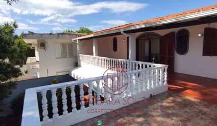 Casa 4 Dorm.(1 suíte), Chur./ 3 vagas - Coqueiros - Florianópolis - SC