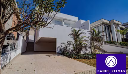 Casa de Excelente Padrão  Para Venda no Residencial Burle Max, Alphaville