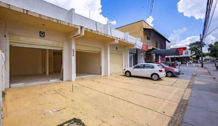 Localização estratégica, visibilidade e estrutura.