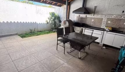 Casa para aluguel, 2 quartos, 1 suíte, 1 vaga, Tabaú - Pindamonhangaba/SP
