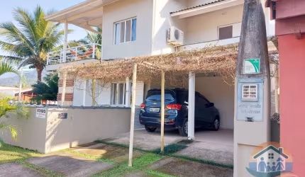 EXCELENTE SOBRADO DE ALTO PADRÃO EM CONDOMÍNIO FECHADO NA PRAIA DA MOCOCA EM CARAGUATATUBA!