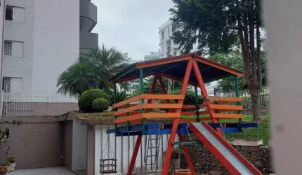 Amplo apartamento com 3 quartos e sacada no Bairro Vila Izabel