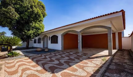 Casa térrea de 800 m² ideal para morar ou investir em uma área charmosa de Goiân