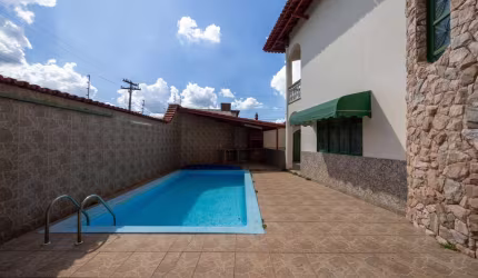 Casa tipo Sobrado com piscina à venda no Setor Coimbra em Goiânia