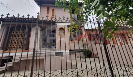 Casa com 4 quartos à venda na Rua Congo, 321, Vila Ipiranga, Porto Alegre por R$ 920.000