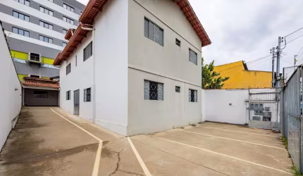 Casa Comercial, com 6 apartamentos de 2 quartos, 334 m2 de construção, no Setor