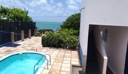 Casa a venda na praia de Ponta Negra, 60 metros do mar, linda vista da praia, 5 quartos, piscina.