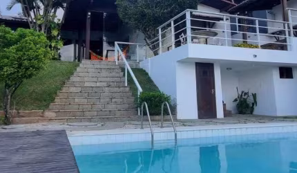 Linda casa na orla de Ponta Negra, piscina, 3 suítes.