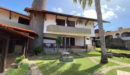 Casa Espaçosa, com amplo terreno livre, à venda no Bairro de Capim Macio